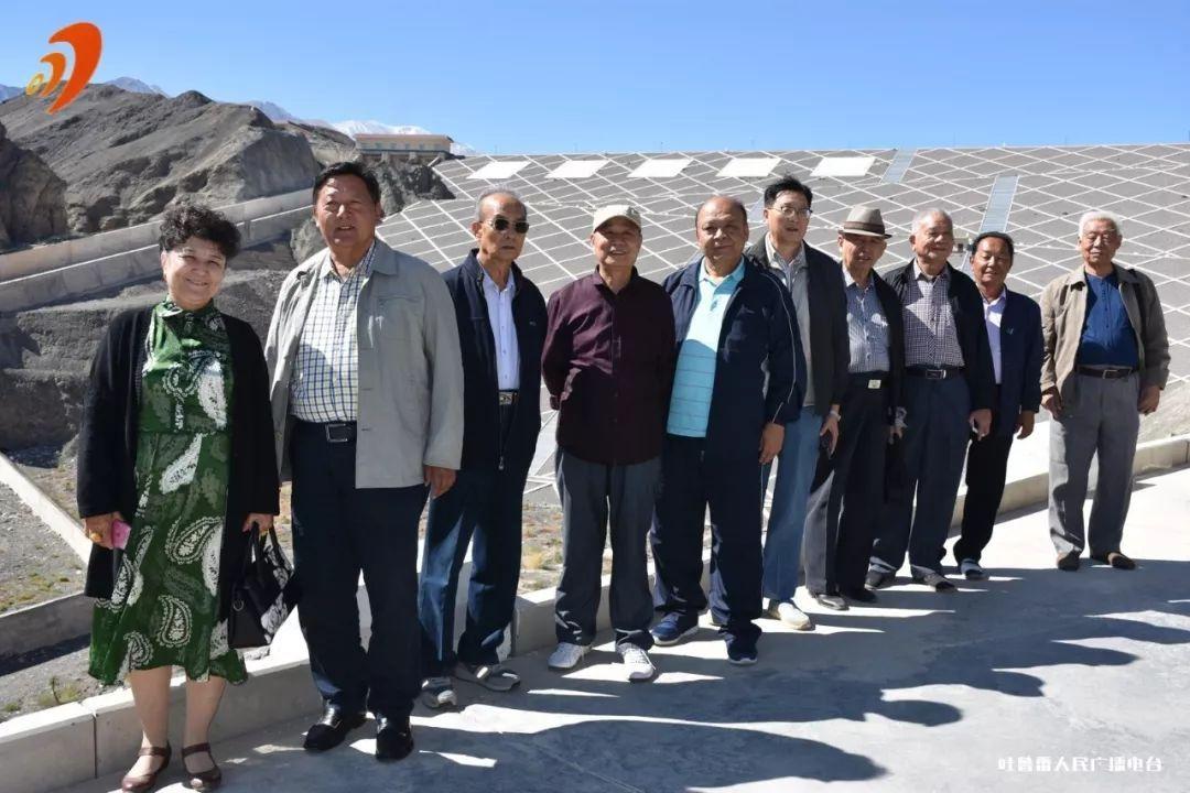 微胖的女生穿什么款式的羽绒服比较合适？游戏画面